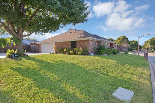 3840 Devonaire Drive, Fort Worth, TX 76008