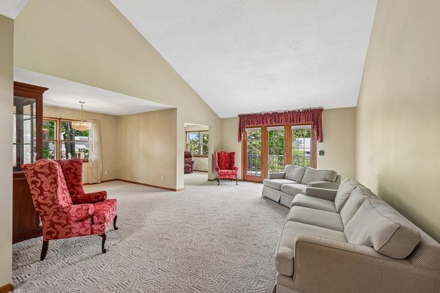 161 7th Street S, Bayport, MN 55003