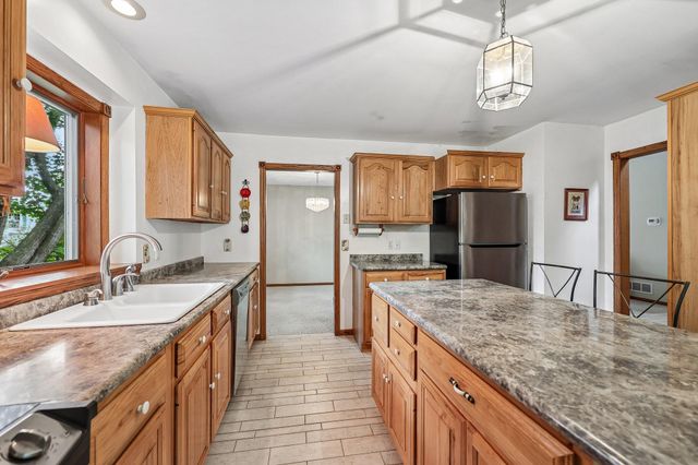 161 7th Street S, Bayport, MN 55003