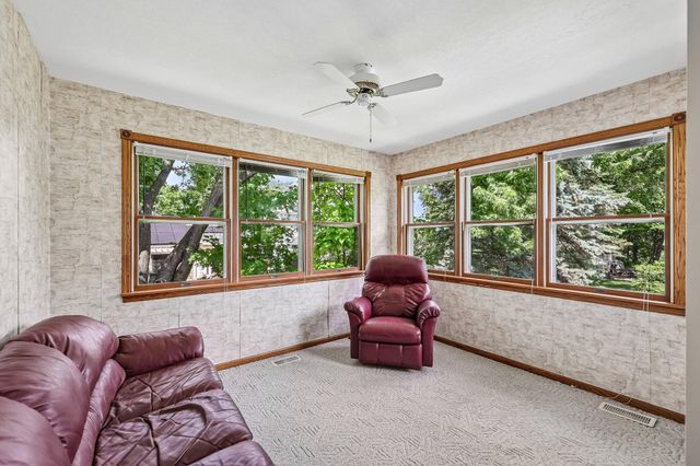 161 7th Street S, Bayport, MN 55003