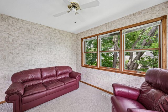 161 7th Street S, Bayport, MN 55003