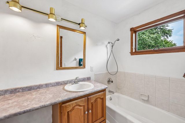 161 7th Street S, Bayport, MN 55003
