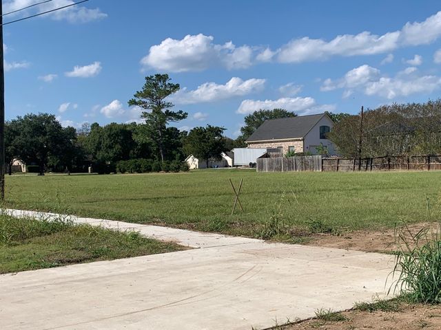 13484 Jbk Memorial Drive, Willis, TX 77318