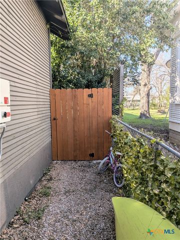 635 E Camp Street, New Braunfels, TX 78130