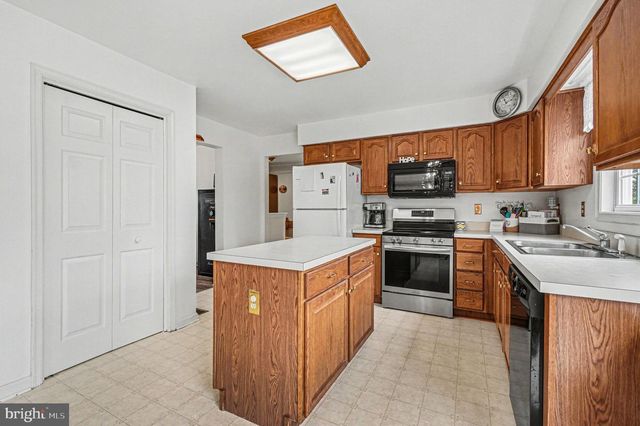 300 RED SHED ROAD, Newville, PA 17241