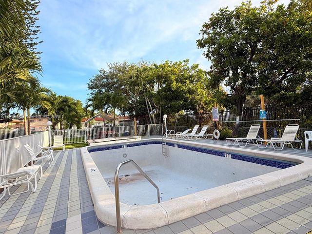 2832 Fillmore St 20, Hollywood, FL 33020