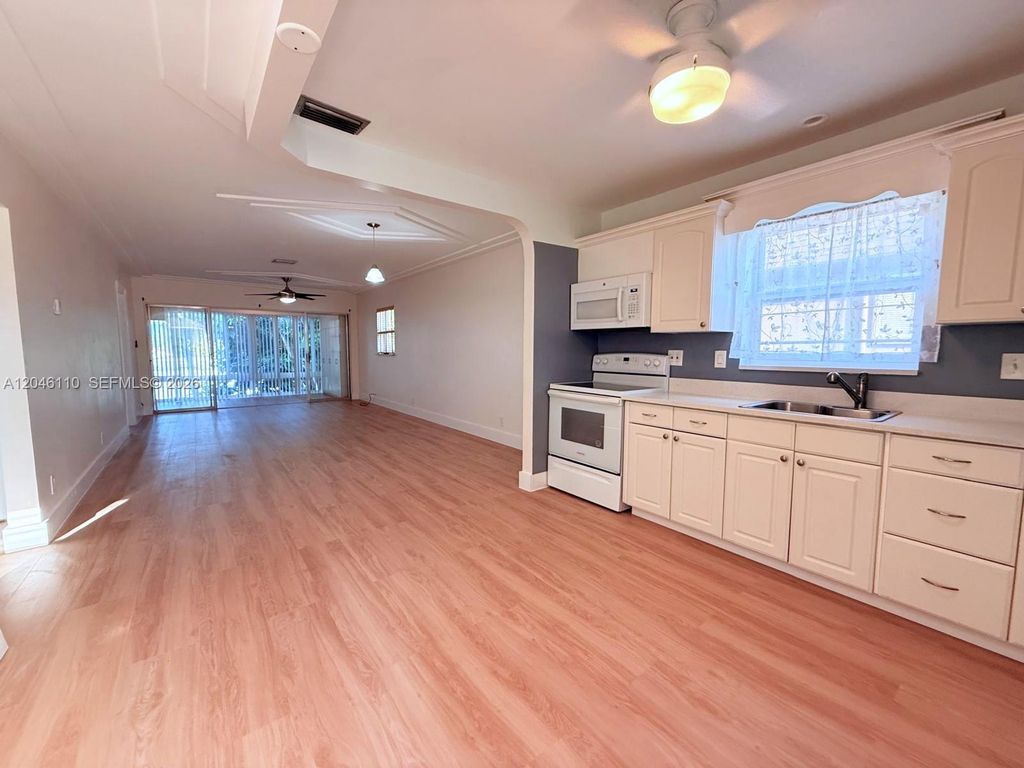 2832 Fillmore St 20, Hollywood, FL 33020