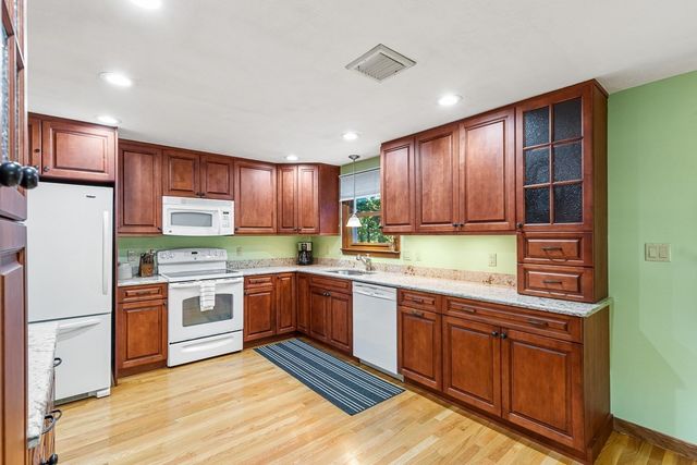 26 Atherton Rd, Foxboro, MA 02035