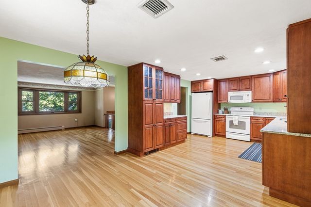 26 Atherton Rd, Foxboro, MA 02035