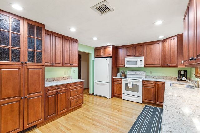 26 Atherton Rd, Foxboro, MA 02035