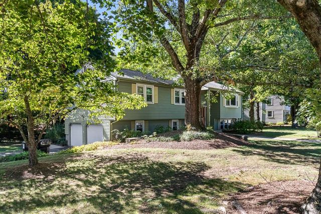 26 Atherton Rd, Foxboro, MA 02035