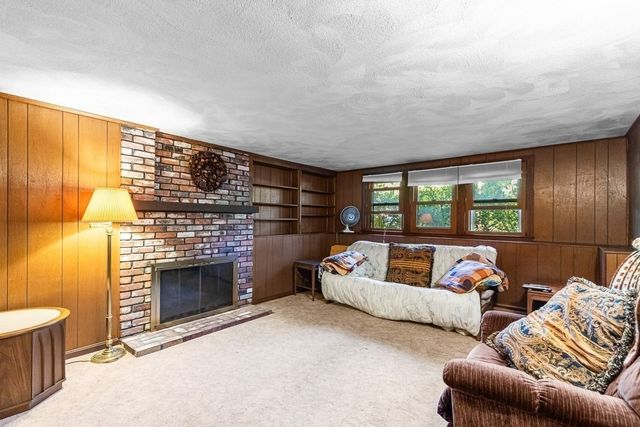 26 Atherton Rd, Foxboro, MA 02035