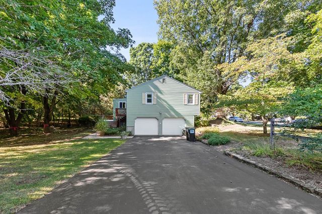 26 Atherton Rd, Foxboro, MA 02035