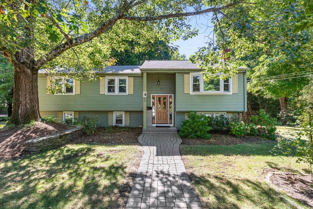 26 Atherton Rd, Foxboro, MA 02035