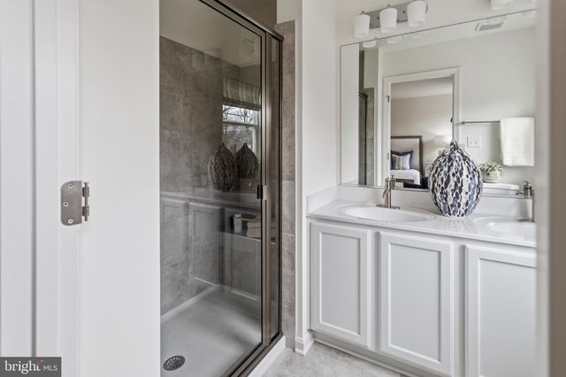 1 VICTORIAN WAY, West Deptford, NJ 08096