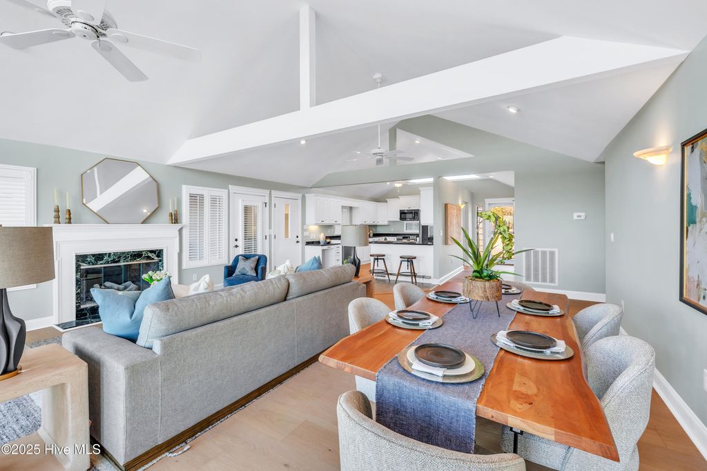 Image 10 of property listing at 119 Sound View Drive N, Hampstead, NC 28443