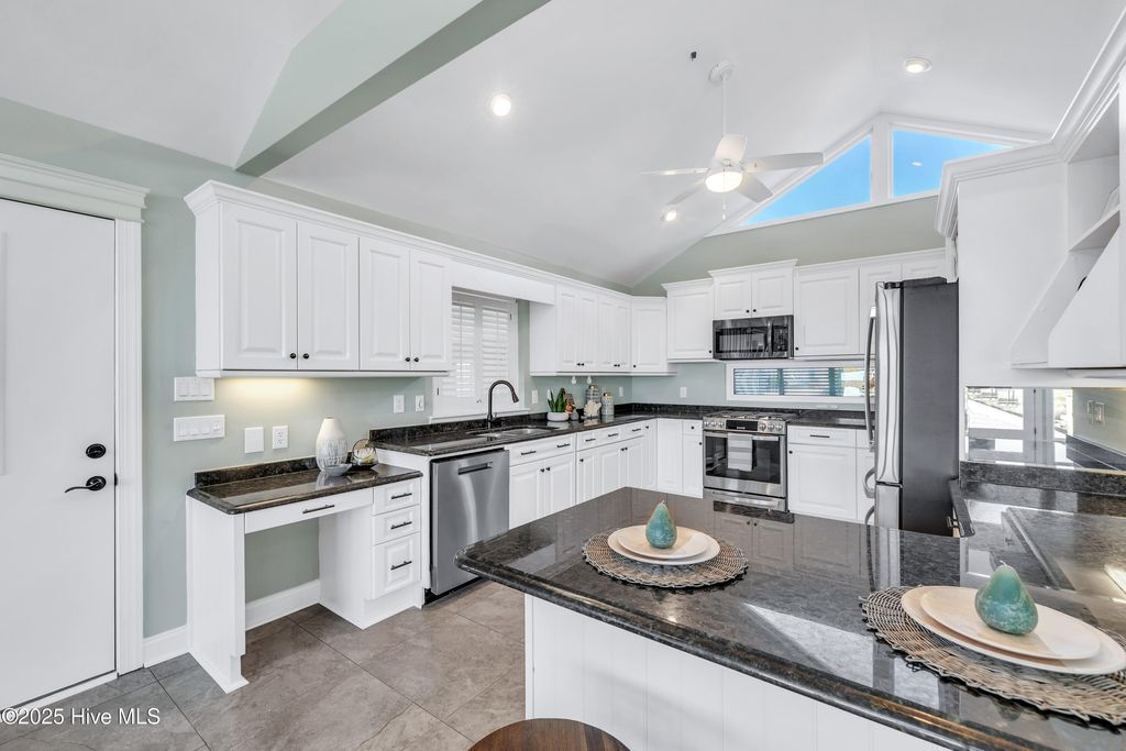 Image 17 of property listing at 119 Sound View Drive N, Hampstead, NC 28443