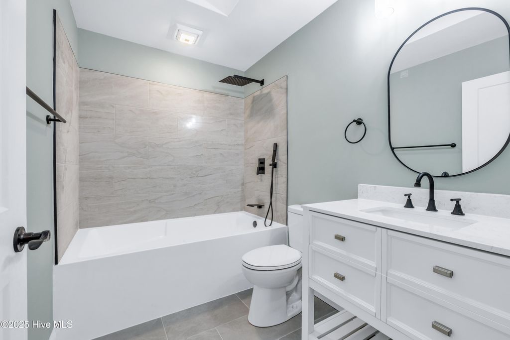 Image 20 of property listing at 119 Sound View Drive N, Hampstead, NC 28443