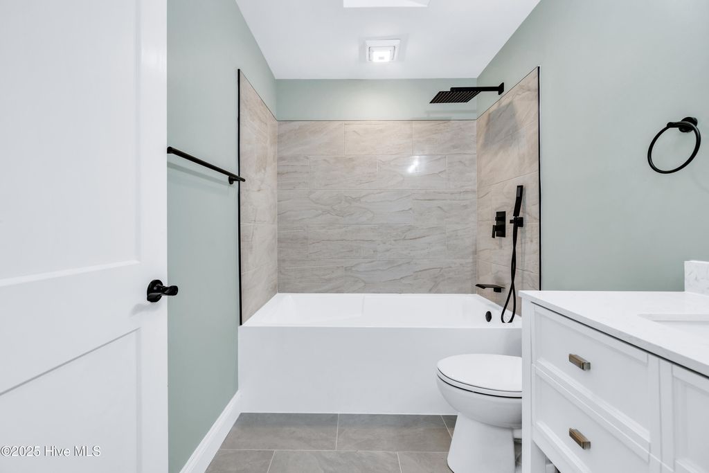 Image 21 of property listing at 119 Sound View Drive N, Hampstead, NC 28443