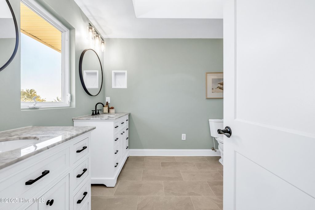 Image 32 of property listing at 119 Sound View Drive N, Hampstead, NC 28443