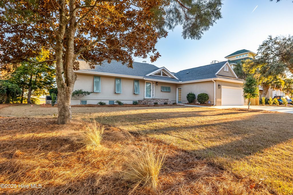 Image 4 of property listing at 119 Sound View Drive N, Hampstead, NC 28443