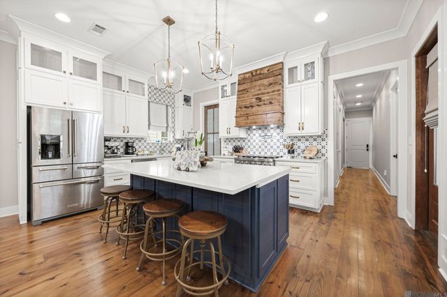 13900 Savannah Dr, St Francisville, LA 70775