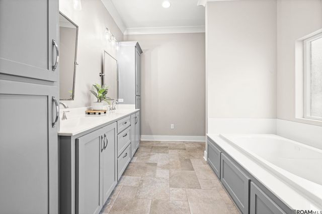 13900 Savannah Dr, St Francisville, LA 70775