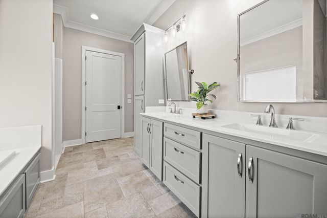 13900 Savannah Dr, St Francisville, LA 70775