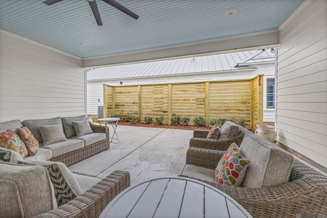 13900 Savannah Dr, St Francisville, LA 70775