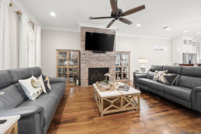 13900 Savannah Dr, St Francisville, LA 70775