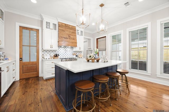 13900 Savannah Dr, St Francisville, LA 70775