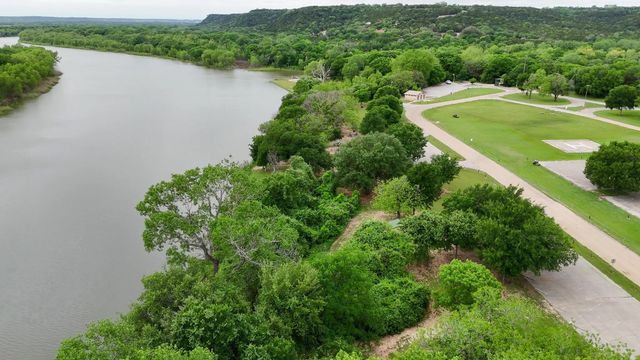 8620 Retreat Boulevard, Cleburne, TX 76033