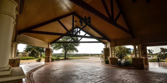 8620 Retreat Boulevard, Cleburne, TX 76033