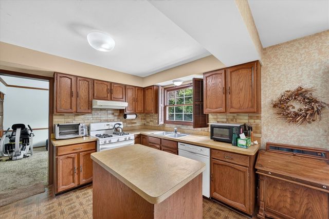 46168 Quail Ridge Court, Plymouth, MI 48170