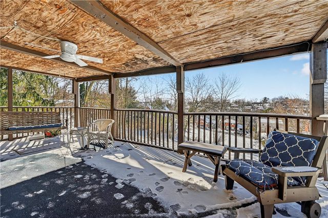 19 Locust Ln, Upper St Clair, PA 15241