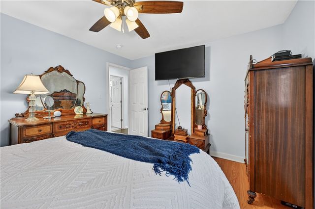 19 Locust Ln, Upper St Clair, PA 15241