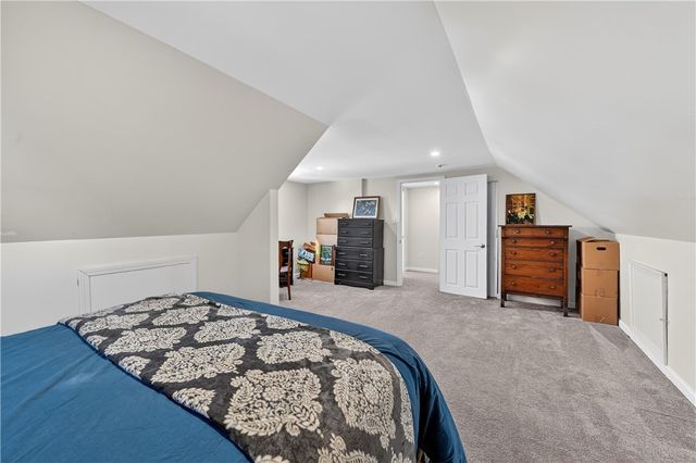 19 Locust Ln, Upper St Clair, PA 15241