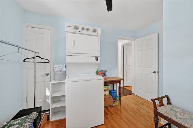 19 Locust Ln, Upper St Clair, PA 15241