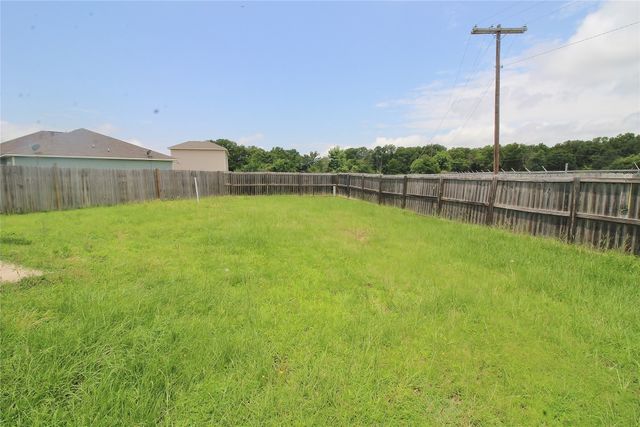 112 Bridle Court, Mabank, TX 75143