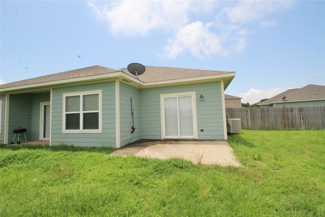 112 Bridle Court, Mabank, TX 75143