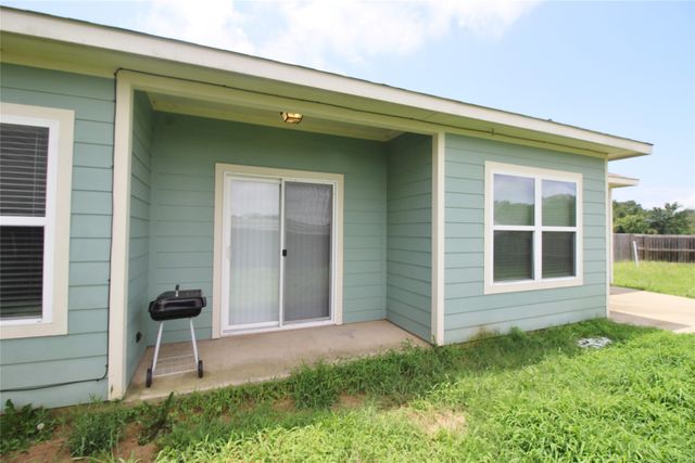 112 Bridle Court, Mabank, TX 75143