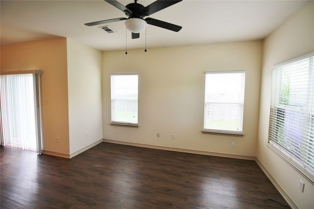112 Bridle Court, Mabank, TX 75143