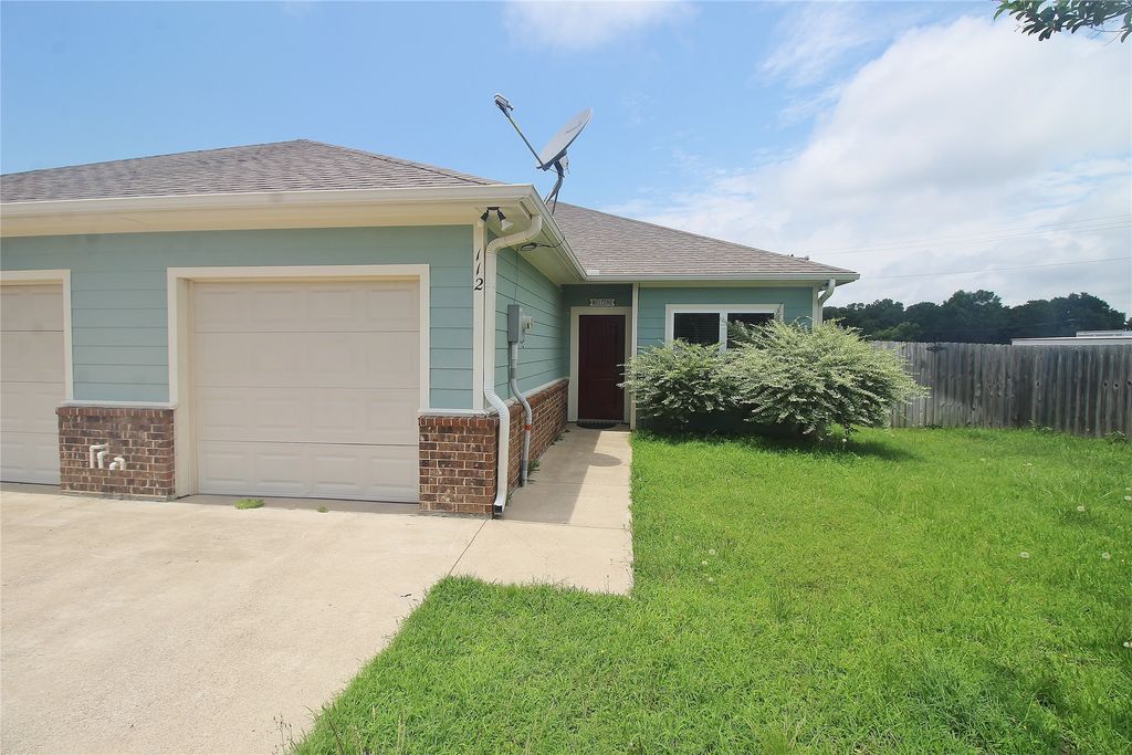 112 Bridle Court, Mabank, TX 75143