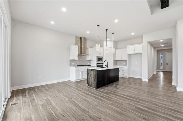 20647 Skyview Lane, Spring Hill, KS 66083