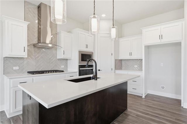 20647 Skyview Lane, Spring Hill, KS 66083
