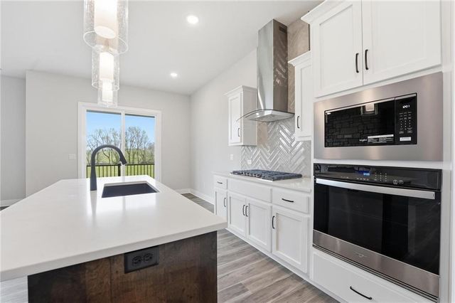 20647 Skyview Lane, Spring Hill, KS 66083