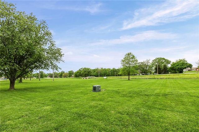 1105 Jeff Circle, Paola, KS 66071