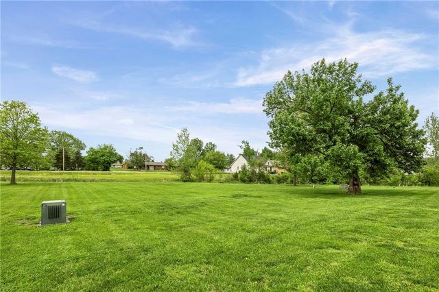 1105 Jeff Circle, Paola, KS 66071