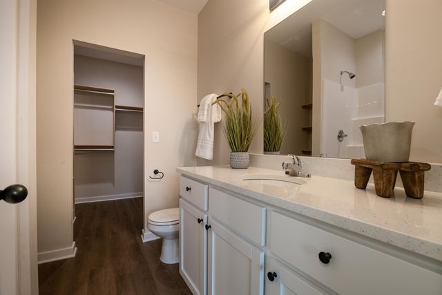 5513 N Sandkey Cir, Wichita, KS 67204