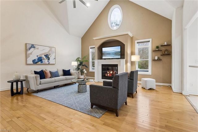 320 Riviara PL, Chesapeake, VA 23322